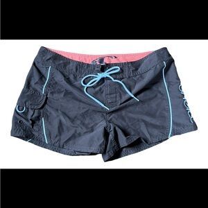Vintage Y2K O’Neill boardshorts, fits a small/x-small